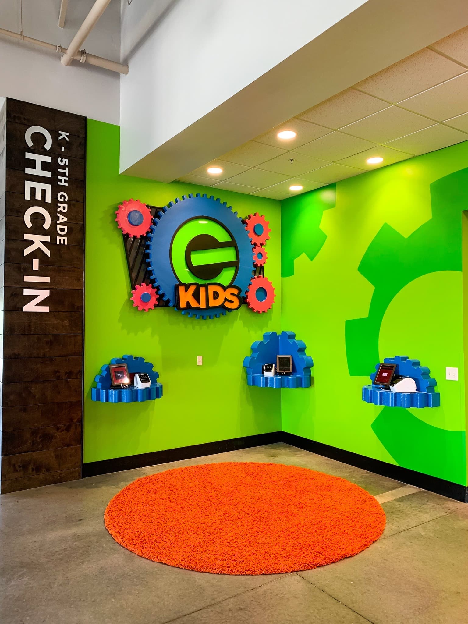 E Kids check-in environment